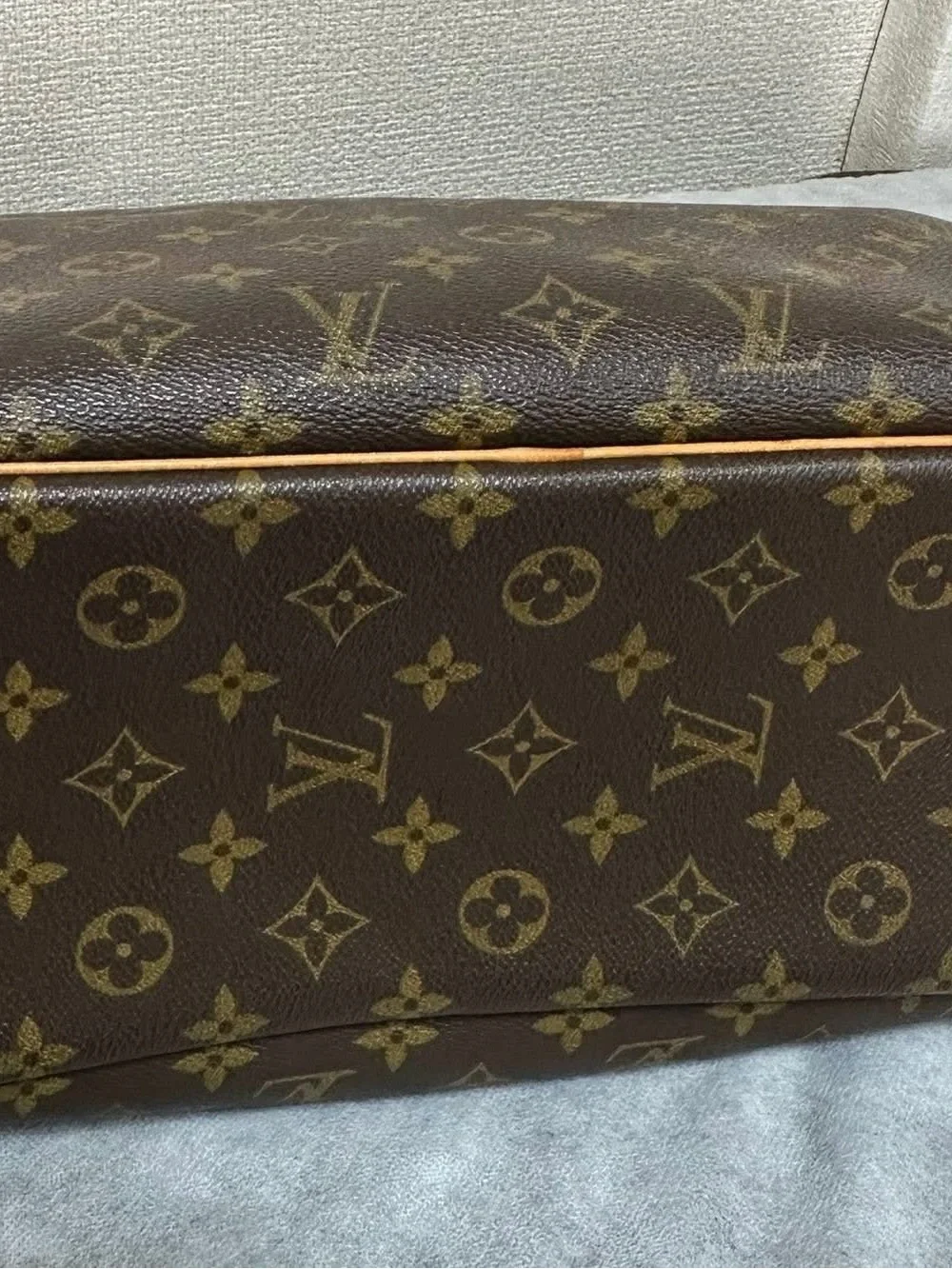 Louis Vuitton Deauville Handbag Monogram Canvas  travel bag